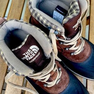 North Face Brown Suede Primaloft Snow Boots. Women’s size 9(US) 7.5(UK) 40(EU)